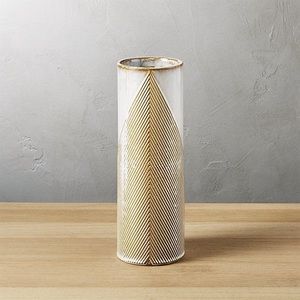 ISO Cb2 triangle vase